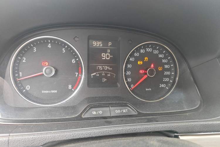 Used Volkswagen Lavida 2013 Revised Version 1.4 TSI DSG Comfort Edition Odometer Close Up