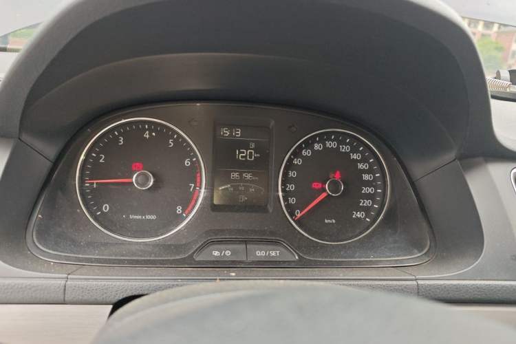 Used Volkswagen Lavida 2013 Restyled Classic 1.6L Manual Comfort Edition Odometer Close Up