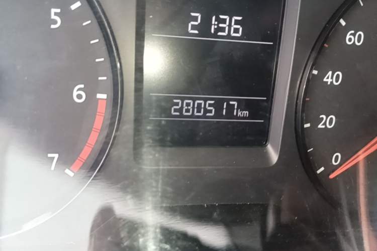 Used Volkswagen Lavida 2013 1.6L Manual Fashion Edition Odometer Close Up