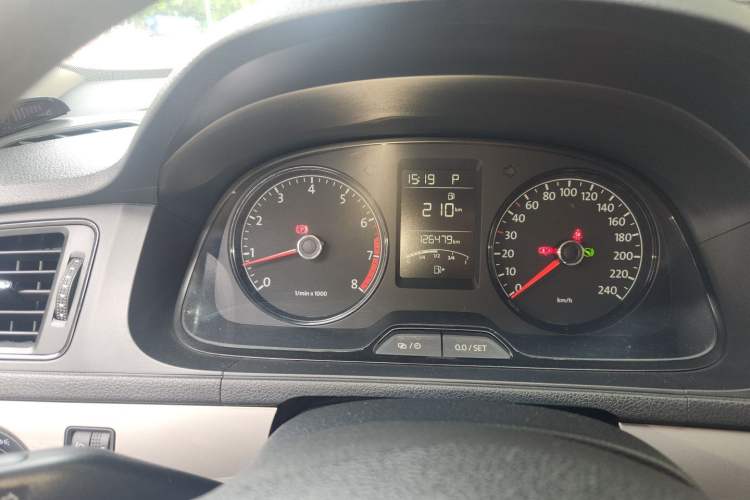 Used Volkswagen Lavida 2013 Revised Classic 1.6L Automatic Fashion Edition Odometer Close Up