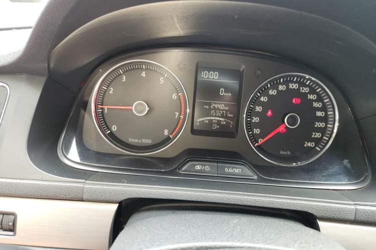 Used Volkswagen Lavida 2013 1.4TSI Manual Comfort Edition Odometer Close Up