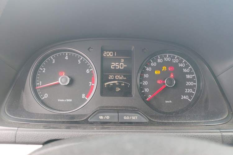 Used Volkswagen Lavida 2013 Revised Classic 1.6L Manual Fashion Edition Odometer Close Up