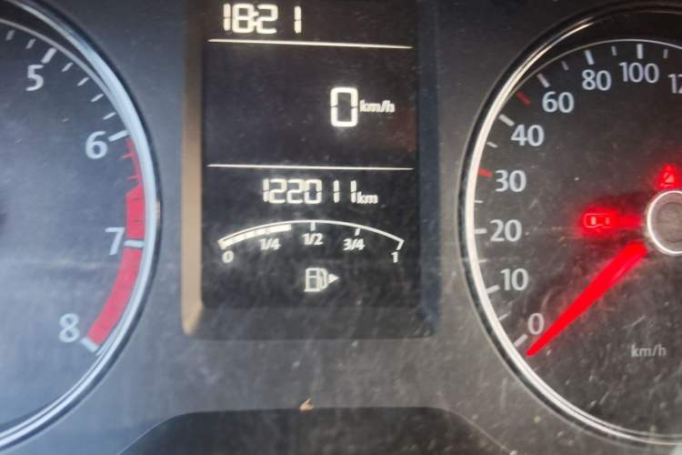 Used Volkswagen Lavida 2013 Revised Classic 1.6L Manual Fashion Edition Odometer Close Up