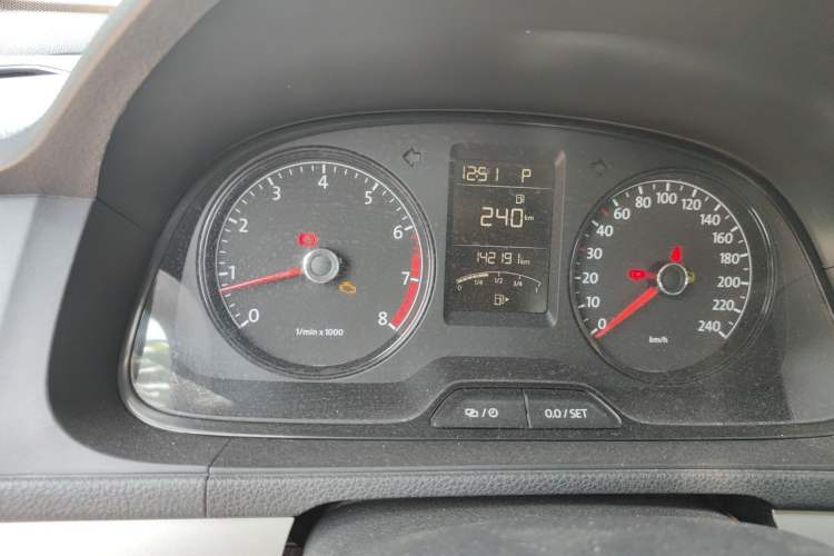 Used Volkswagen Lavida 2013 Revised Classic 1.6L Automatic Fashion Edition Odometer Close Up
