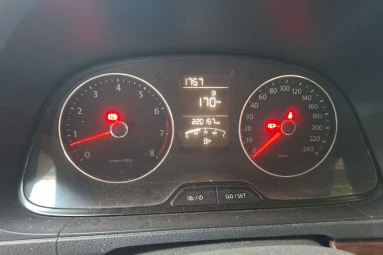 Used Volkswagen Lavida 2013 1.4TSI Manual Comfort Edition Odometer Close Up