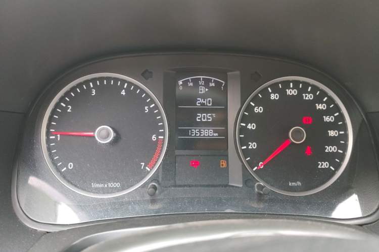 Used Volkswagen Lavida 2013 Classic 1.6L Manual Fashion Edition Odometer Close Up