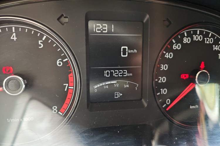 Used Volkswagen Lavida 2013 Revised Classic 1.6L Manual Fashion Edition Odometer Close Up