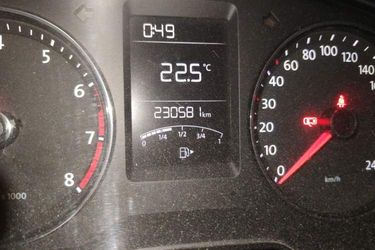 Used Volkswagen Lavida 2013 1.6L Manual Comfort Edition Odometer Close Up
