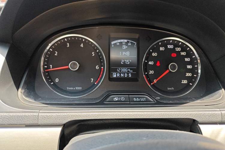Used Volkswagen Lavida 2013 1.6L Automatic Comfort Edition Odometer Close Up
