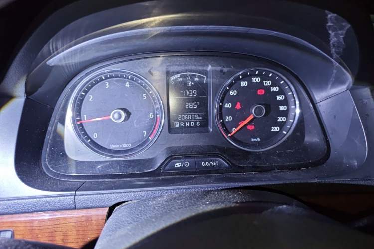 Used Volkswagen Lavida 2013 1.6L Automatic Comfort Edition Odometer Close Up