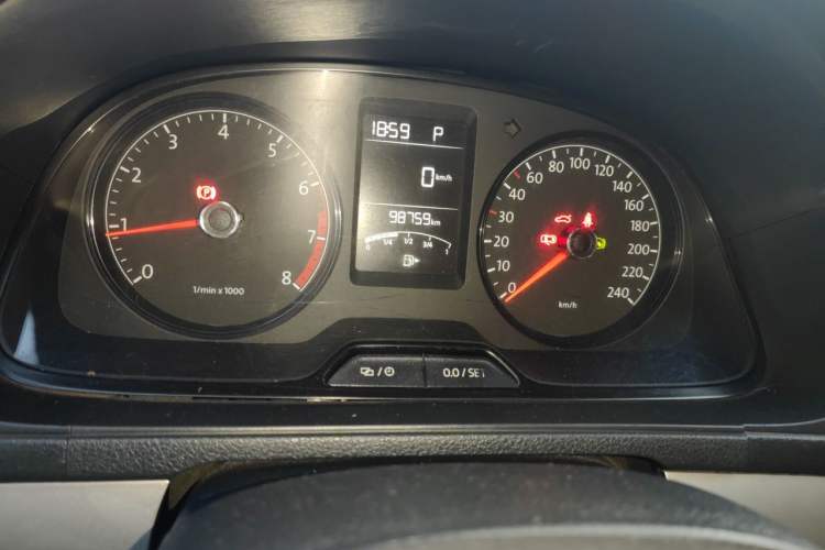 Used Volkswagen Lavida 2013 Revised Classic 1.6L Automatic Fashion Edition Odometer Close Up