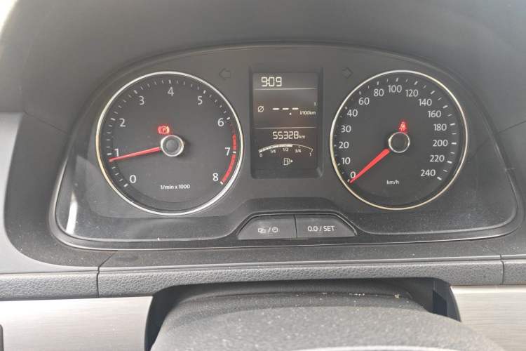 Used Volkswagen Lavida 2013 1.6L Manual Comfort Edition Odometer Close Up