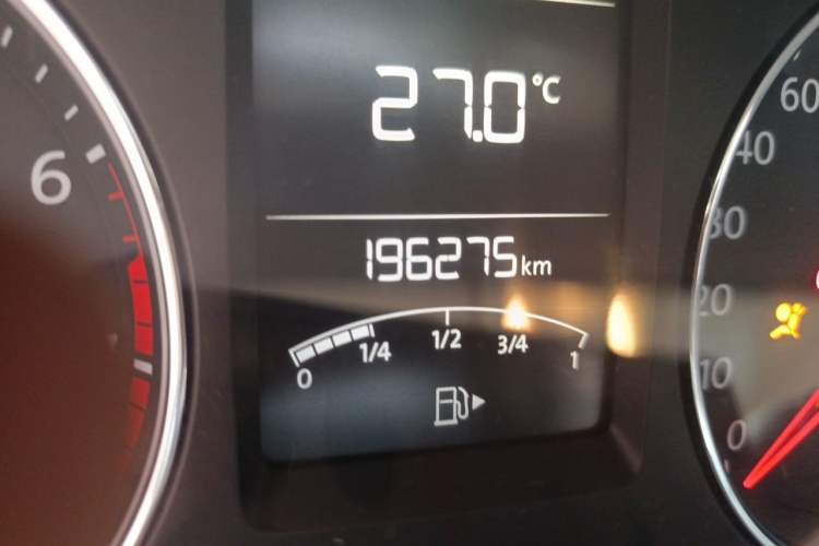 Used Volkswagen Lavida 2013 1.4TSI Manual Comfort Edition Odometer Close Up