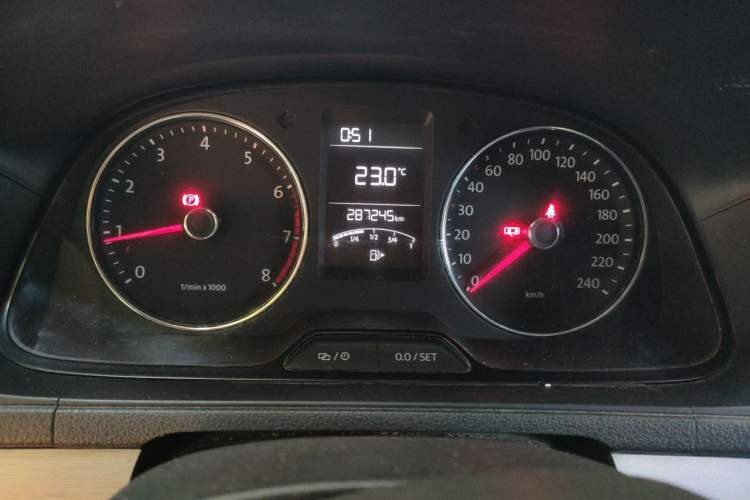 Used Volkswagen Lavida 2013 Restyled Classic 1.6L Manual Comfort Edition Odometer Close Up