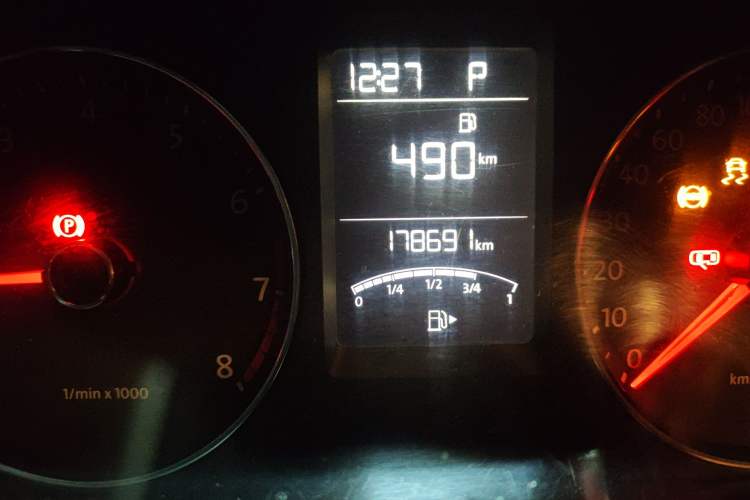 Used Volkswagen Lavida 2013 1.6L Automatic Comfort Edition Odometer Close Up
