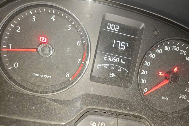 Used Volkswagen Lavida 2013 1.6L Manual Comfort Edition Odometer Close Up
