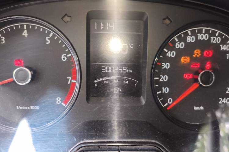 Used Volkswagen Lavida 2013 Revised Classic 1.6L Manual Fashion Edition Odometer Close Up