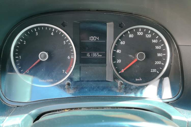 Used Volkswagen Lavida 2013 Classic 1.6L Manual Fashion Edition Odometer Close Up