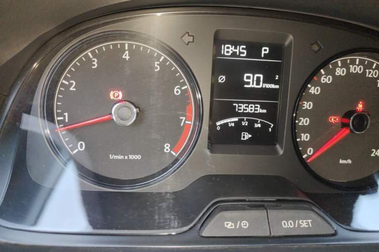 Used Volkswagen Lavida 2013 Revised Classic 1.6L Automatic Fashion Edition Odometer Close Up