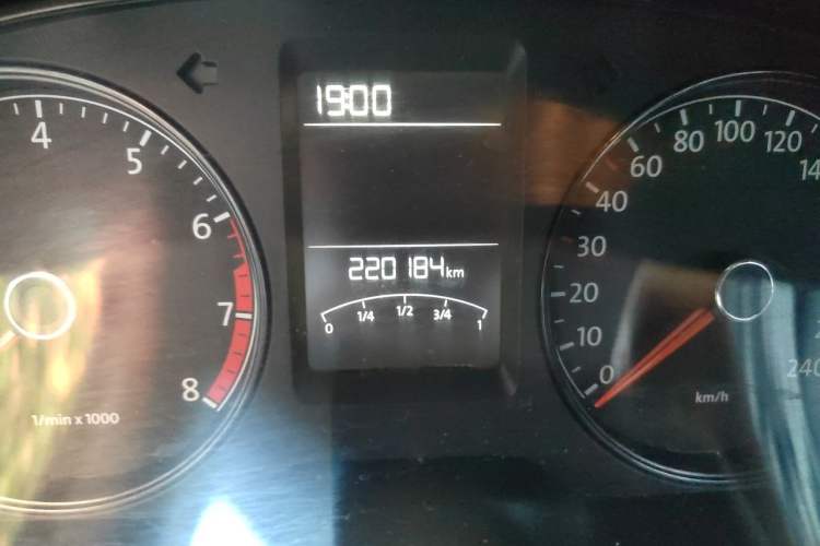 Used Volkswagen Lavida 2013 Revised Classic 1.6L Manual Fashion Edition Odometer Close Up