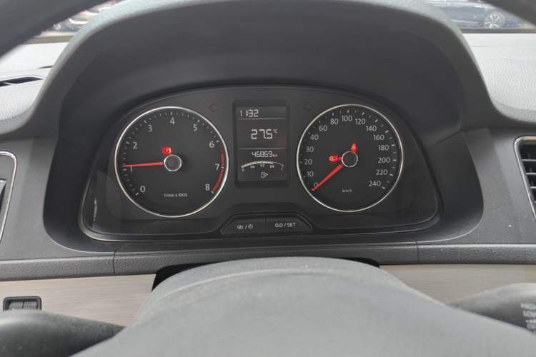 Used Volkswagen Lavida 2013 1.6L Manual Comfort Edition Odometer Close Up