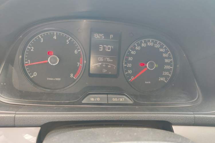 Used Volkswagen Lavida 2013 Revised Classic 1.6L Automatic Fashion Edition Odometer Close Up