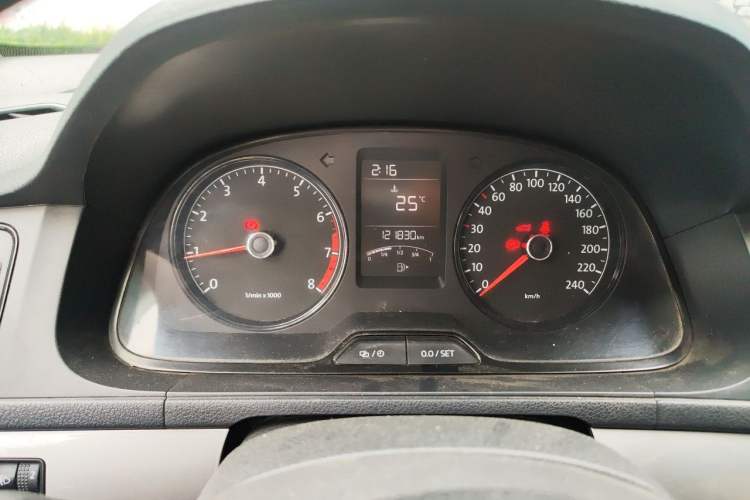 Used Volkswagen Lavida 2013 Revised Classic 1.6L Manual Fashion Edition Odometer Close Up