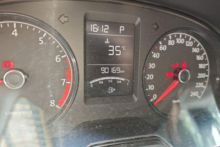 Used Volkswagen Lavida 2013 Revised Classic 1.6L Automatic Fashion Edition Odometer Close Up