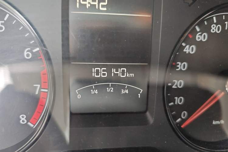 Used Volkswagen Lavida 2013 Revised Classic 1.6L Manual Fashion Edition Odometer Close Up
