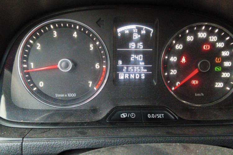Used Volkswagen Lavida 2013 1.6L Automatic Luxury Edition Odometer Close Up