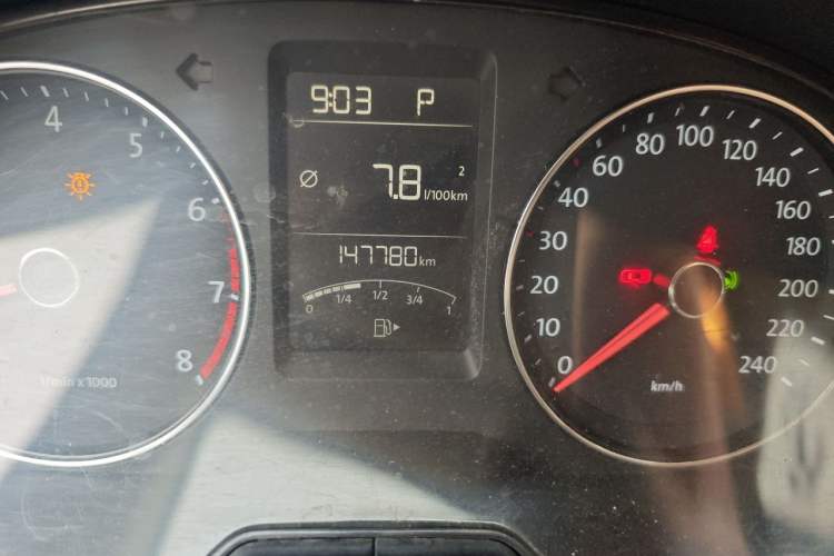 Used Volkswagen Lavida 2013 Revised Version 1.4 TSI DSG Comfort Edition Odometer Close Up