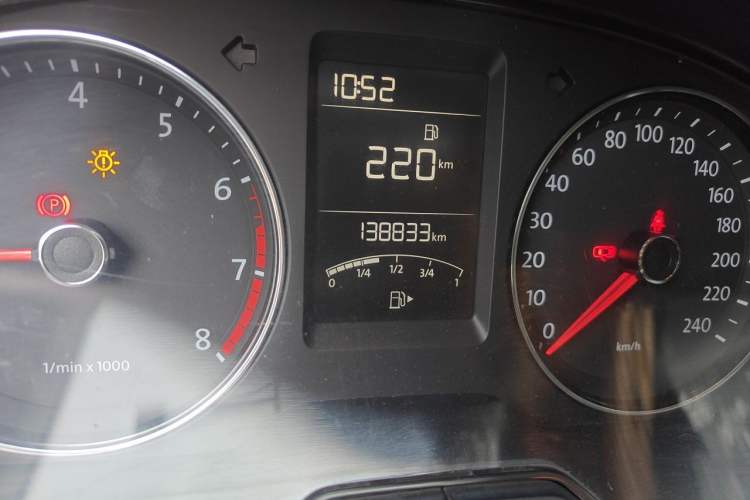 Used Volkswagen Lavida 2013 Restyled Classic 1.6L Manual Comfort Edition Odometer Close Up
