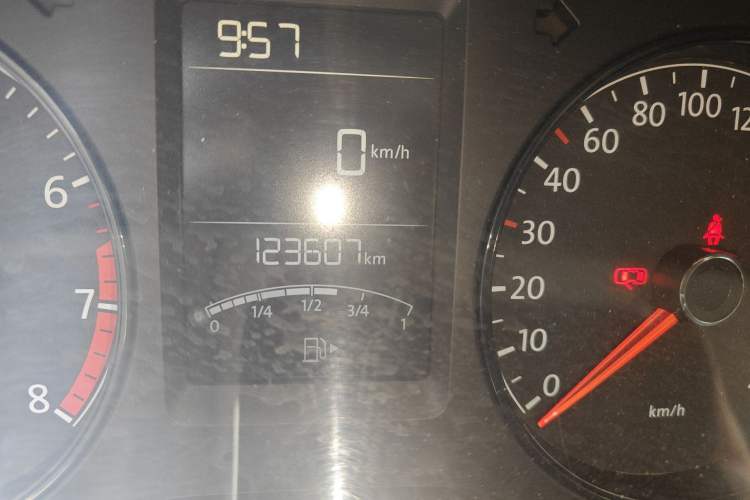 Used Volkswagen Lavida 2013 Revised Classic 1.6L Manual Fashion Edition Odometer Close Up