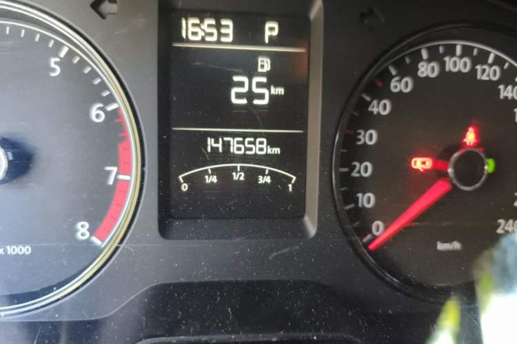 Used Volkswagen Lavida 2013 Revised Classic 1.6L Automatic Fashion Edition Odometer Close Up