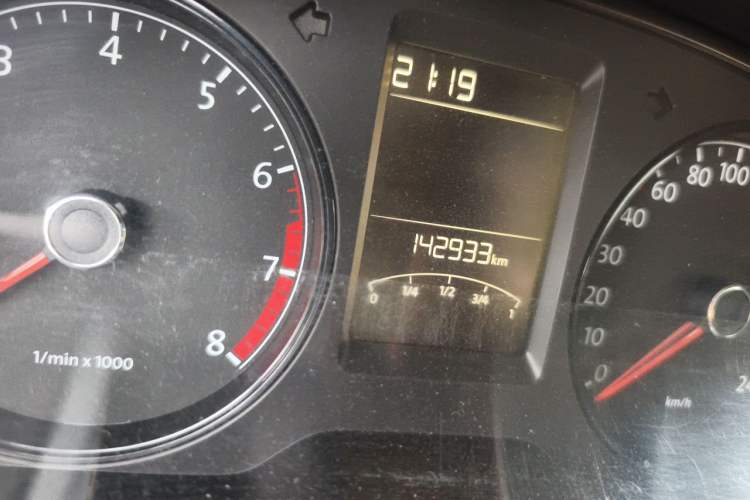 Used Volkswagen Lavida 2013 Revised Classic 1.6L Automatic Fashion Edition Odometer Close Up