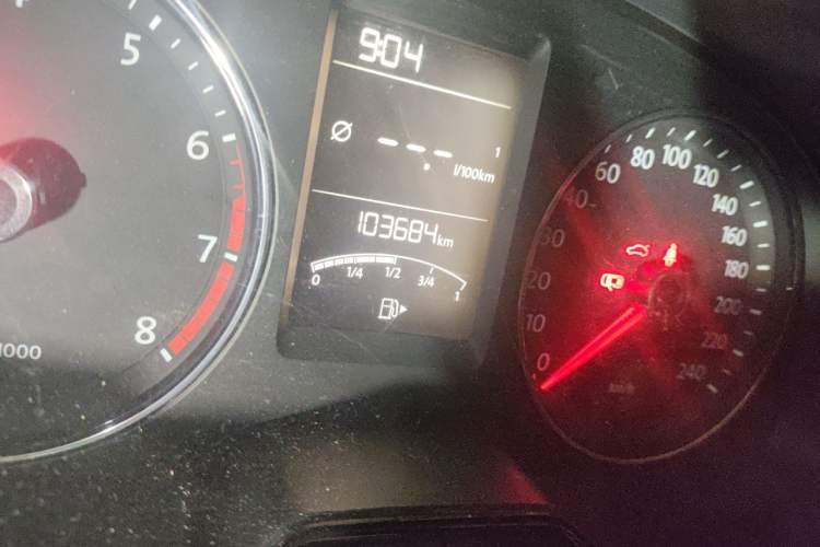 Used Volkswagen Lavida 2013 Restyled Classic 1.6L Manual Comfort Edition Odometer Close Up