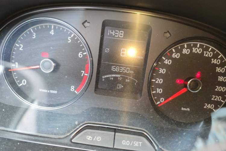 Used Volkswagen Lavida 2013 Revised Classic 1.6L Manual Fashion Edition Odometer Close Up