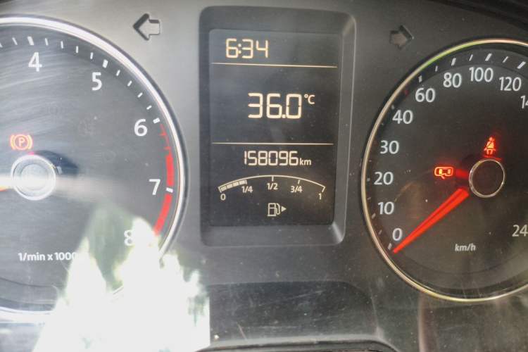 Used Volkswagen Lavida 2013 Restyled Classic 1.6L Manual Comfort Edition Odometer Close Up