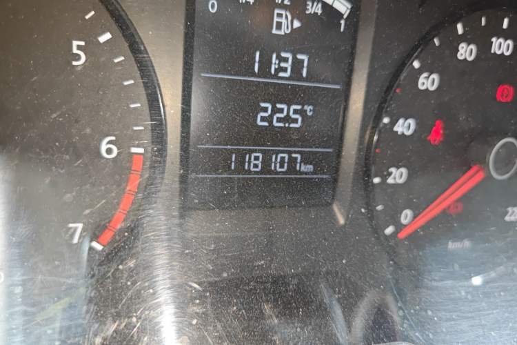 Used Volkswagen Lavida 2013 1.6L Manual Fashion Edition Odometer Close Up