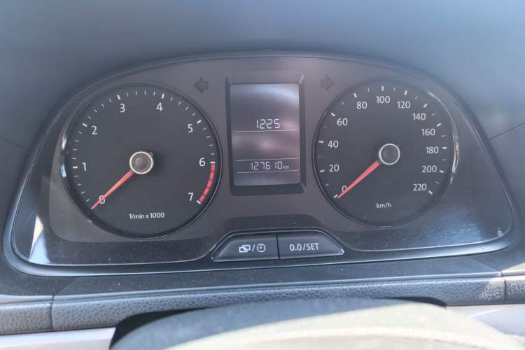 Used Volkswagen Lavida 2013 1.6L Automatic Fashion Edition Odometer Close Up