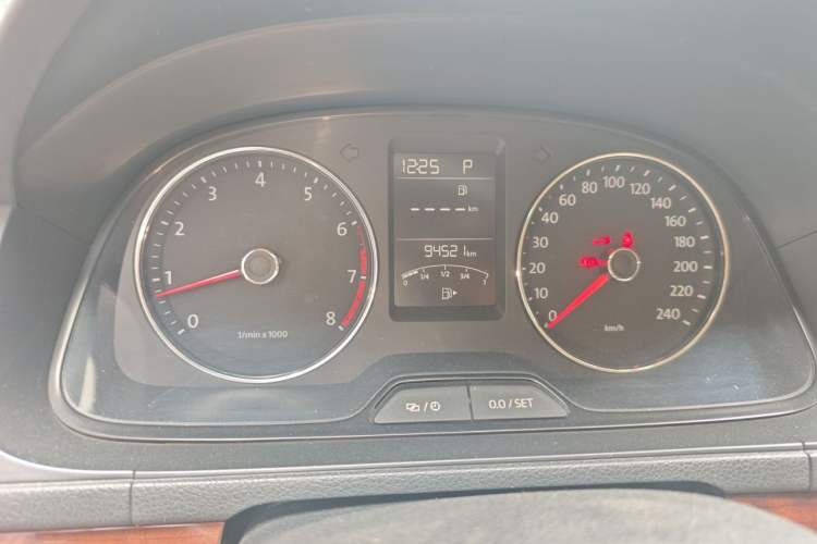 Used Volkswagen Lavida 2013 Restyled Classic 1.6L Automatic Comfort Edition Odometer Close Up