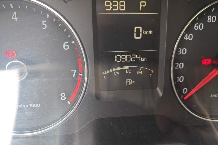 Used Volkswagen Lavida 2013 Restyled Classic 1.6L Automatic Comfort Edition Odometer Close Up