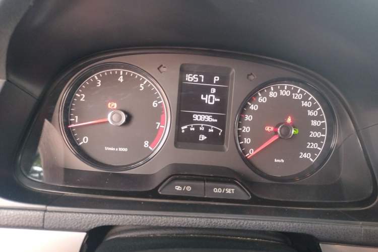 Used Volkswagen Lavida 2013 Revised Classic 1.6L Automatic Fashion Edition Odometer Close Up