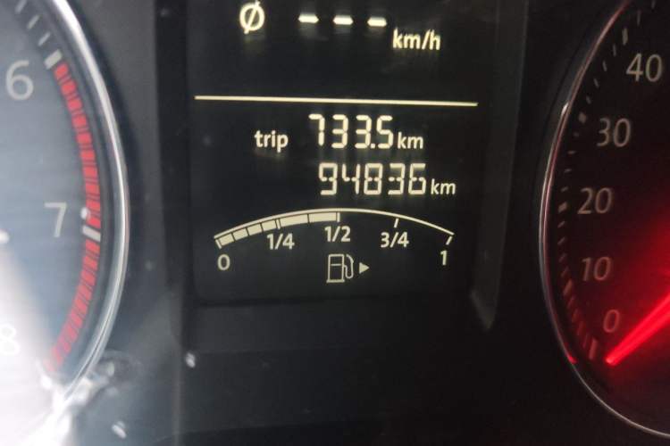 Used Volkswagen Lavida 2013 1.4TSI DSG Comfort Edition Odometer Close Up