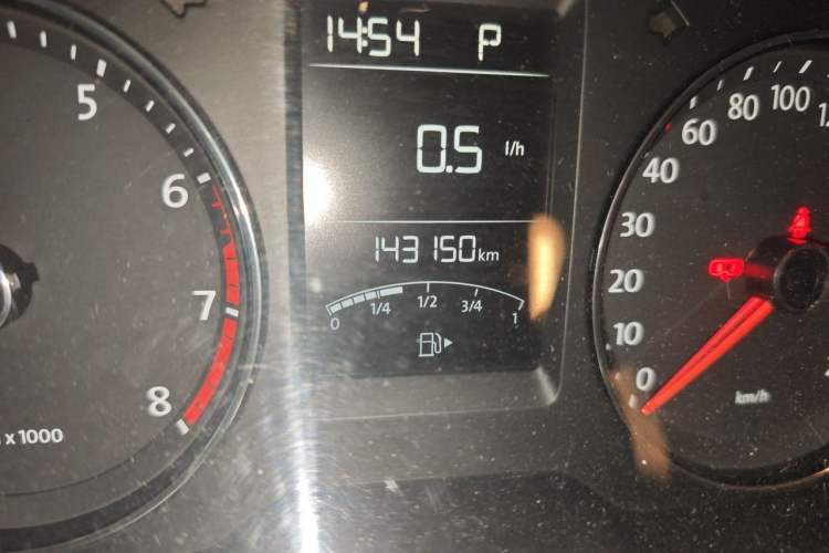 Used Volkswagen Lavida 2013 Revised Version 1.4 TSI DSG Comfort Edition Odometer Close Up