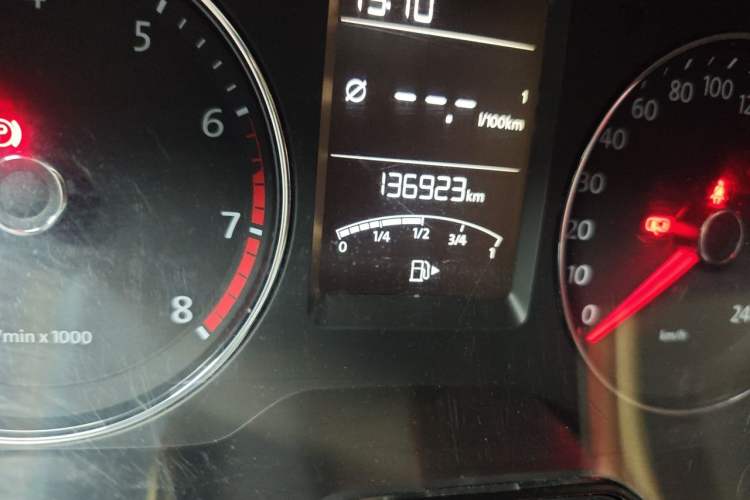Used Volkswagen Lavida 2013 Restyled Classic 1.6L Manual Comfort Edition Odometer Close Up
