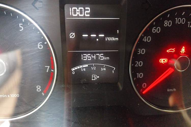 Used Volkswagen Lavida 2013 1.4TSI Manual Comfort Edition Odometer Close Up