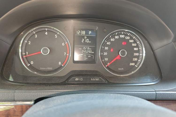 Used Volkswagen Lavida 2013 1.4TSI DSG Comfort Edition Odometer Close Up