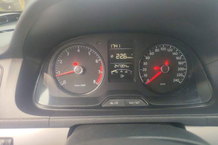 Used Volkswagen Lavida 2013 Revised Classic 1.6L Manual Fashion Edition Odometer Close Up