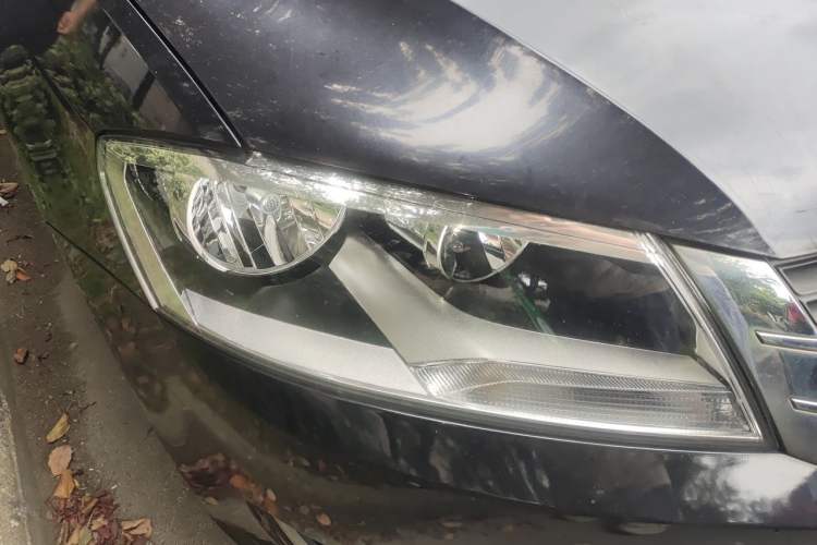 Used Volkswagen Lavida 2013 Restyled Classic 1.6L Manual Comfort Edition Right Front Headlight
